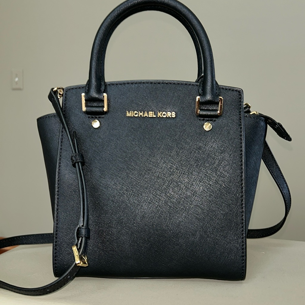 Michael Kors Selma Large Messenger Genuine Leather Black Gold Hardware